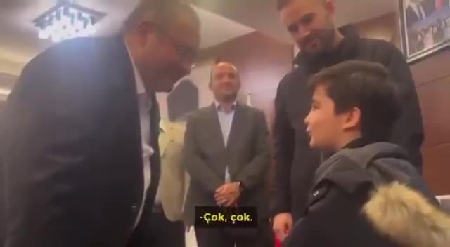 Başkan Özarslan, çocuğa babasını değerlendirtti