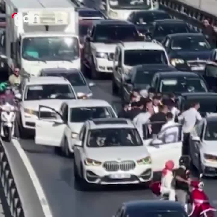 Cahilliğin pençesinde: Düğün konvoyu trafiği durdurdu