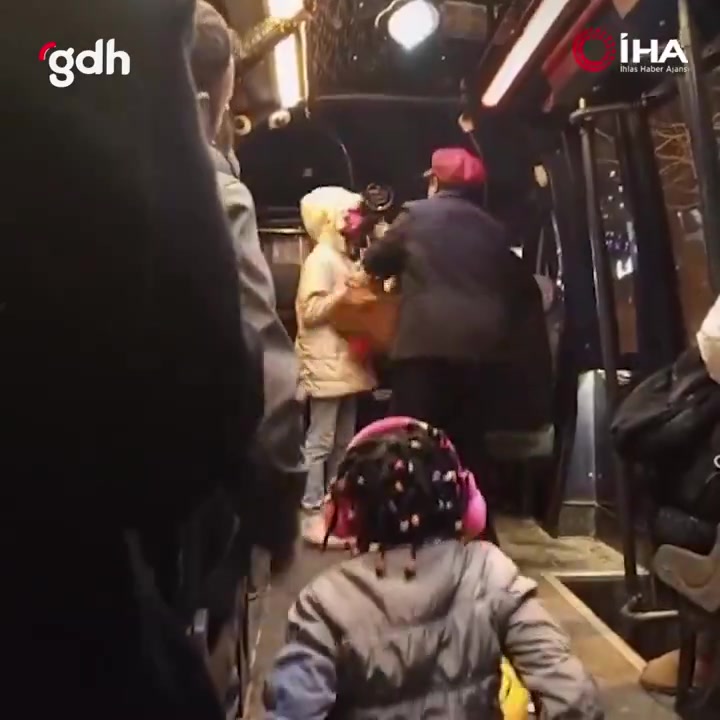 Esenyurt'ta yabancı kadın, yanlış minibüsten inemediği için düştü