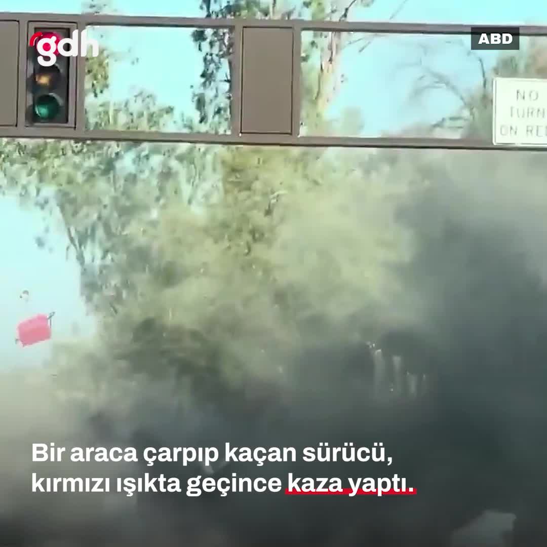 ABD'de kaçan sürücü, kırmızı ışıkta kaza yaptı