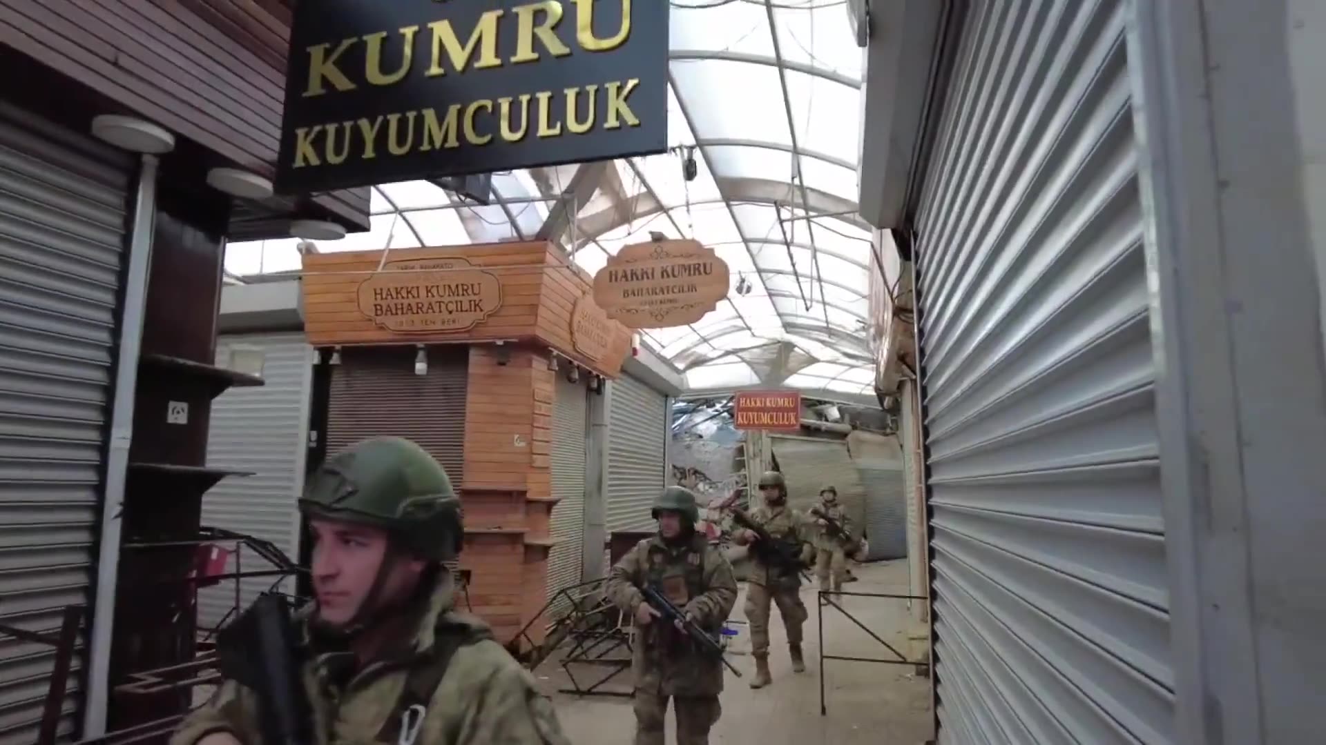 Hatay'da Mehmetçikler devriye görevine aralıksız devam ediyor