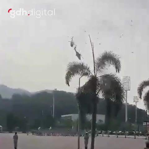 Malezya'da eğitim uçuşunda 2 helikopter çarpıştı, 10 ölü