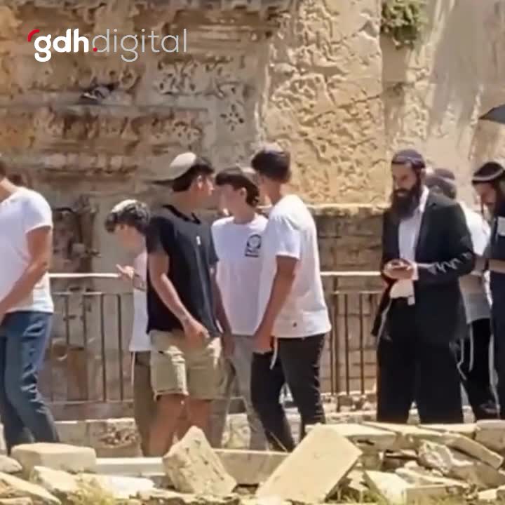 Yahudi fanatikler Mescid-i Aksa'ya baskın düzenledi
