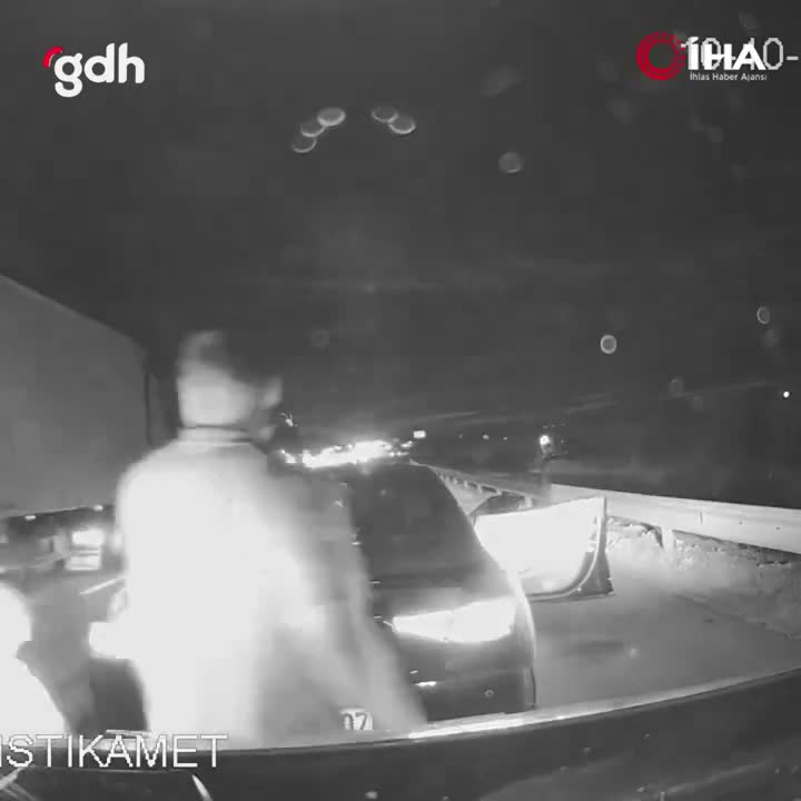 Bursa'da ambulans şoförüne saldıranların araç içi görüntüleri