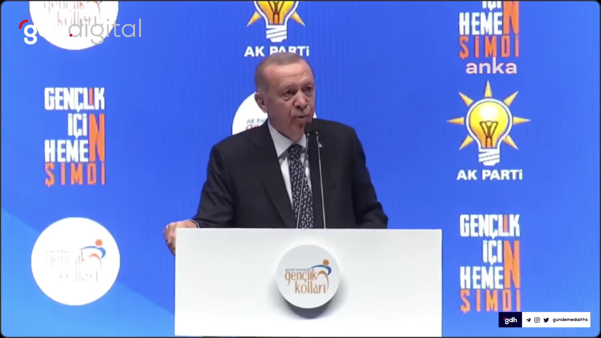Erdoğan: Gençlerin ufkunu kapatarak nefreti gizlemeye çalışıyorlar