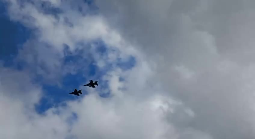 Zelenskiy: F-16'lar Ukrayna'da, ekibimize ve destekçilere teşekkürler!