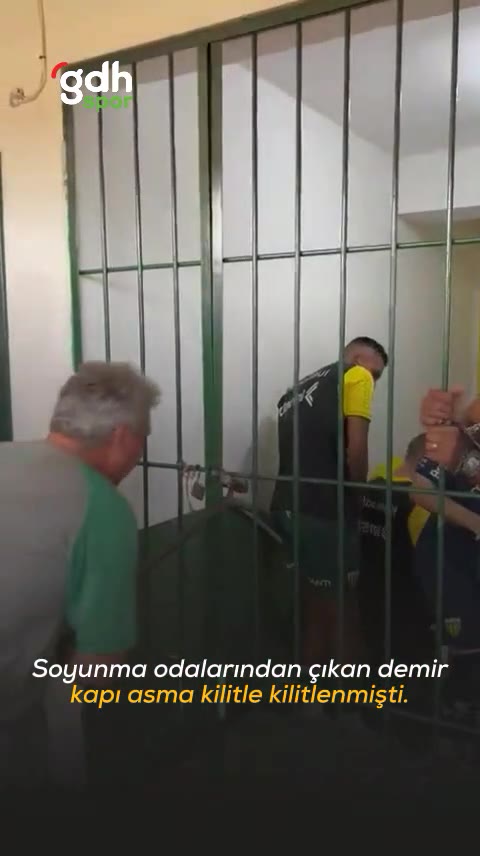 Gremio-Ypiranga maçında Ypiranga soyunma odasını kilitledi
