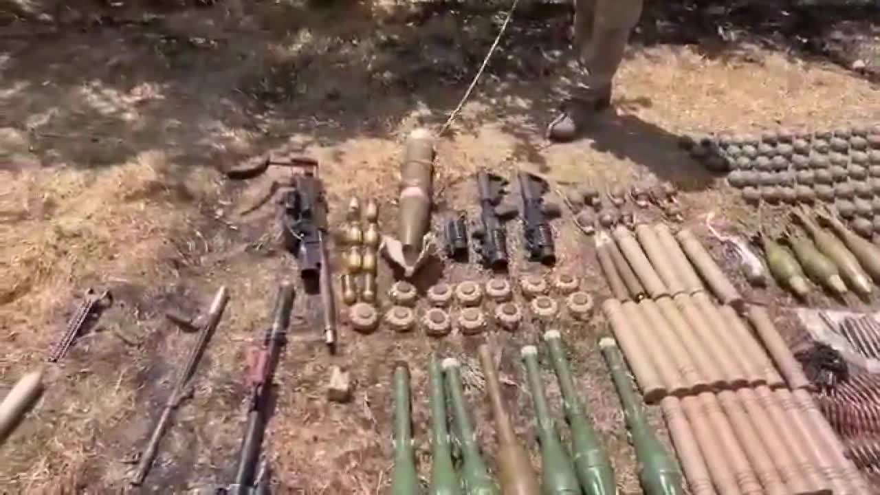 Türk komandoları Dergele'de silah ve mühimmat ele geçirdi