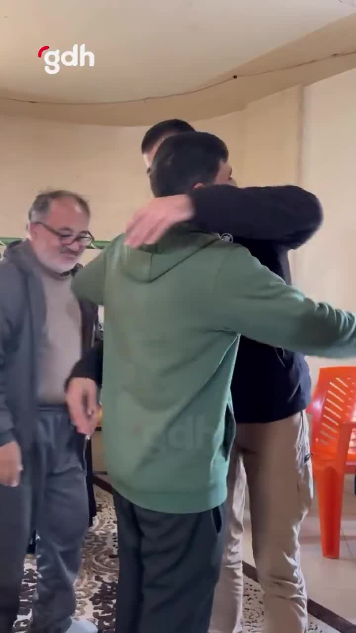 Gazzeli gazeteci Saleh Aljafarawi ailesine kavuştu anları paylaştı