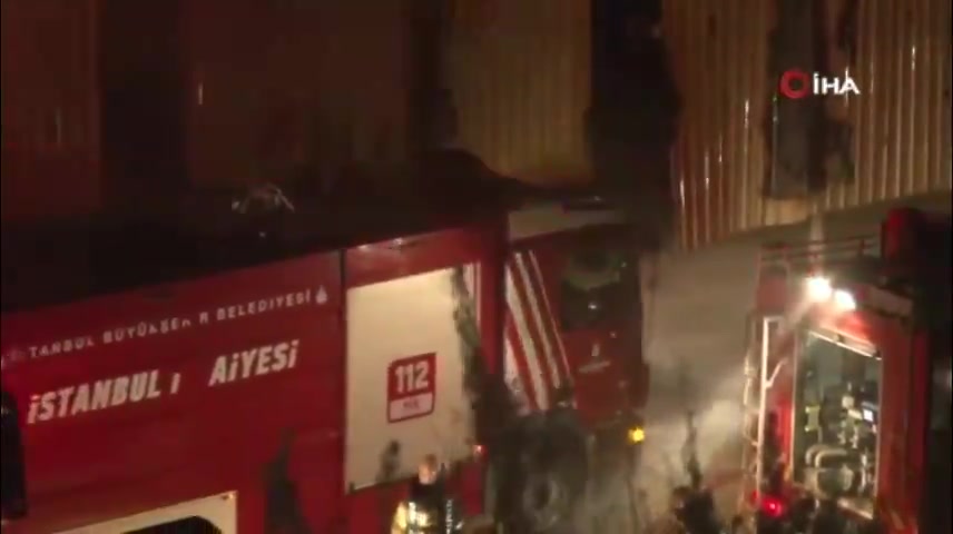 Tuzla'daki geri dönüşüm tesisinde yangına müdahale sürüyor