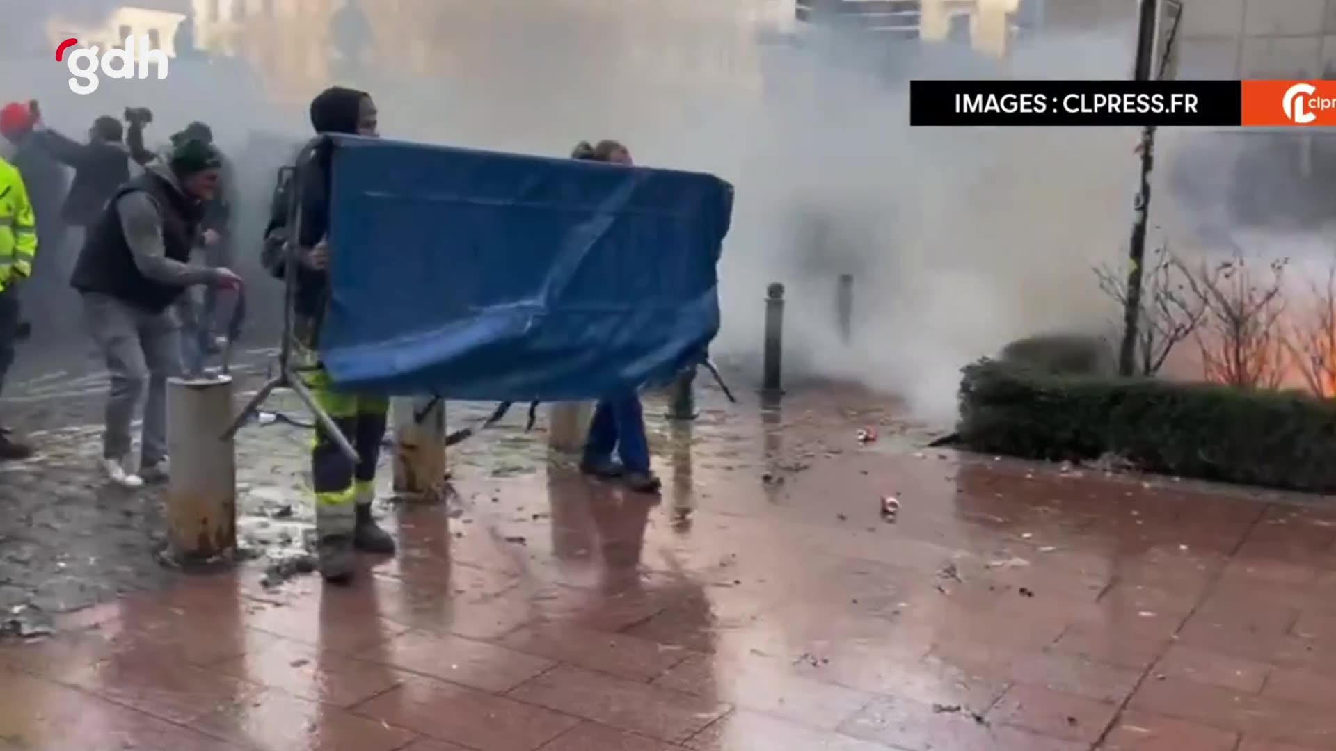 Brüksel'de polis, tarım politikaları için protesto eden çiftçilere müdahale etti