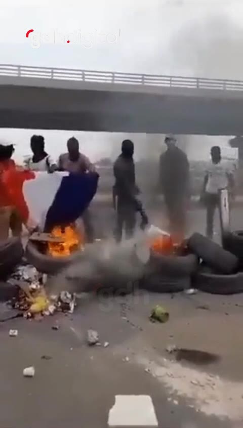 Senegal'de halk, Ousmane Sonko'nun partisinin feshi sonrası sokaklarda!