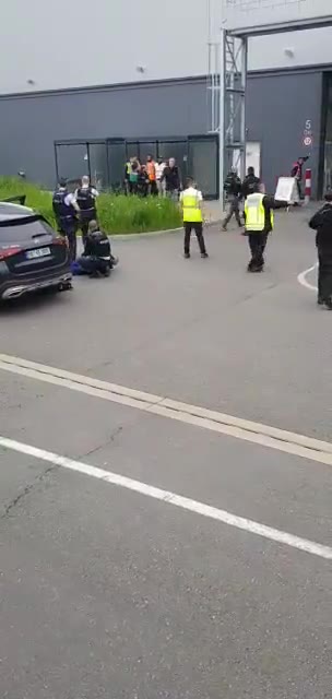 Sindelfingen'deki Mercedes fabrikasına silahlı saldırı: 2 ölü