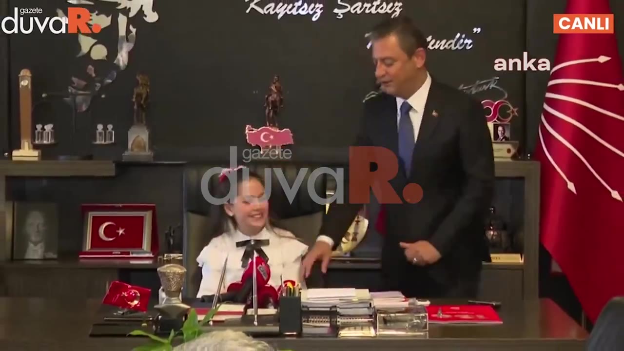 Özgür Özel, 23 Nisan'da CHP koltuğunu Dora Mimaroğlu'na devretti