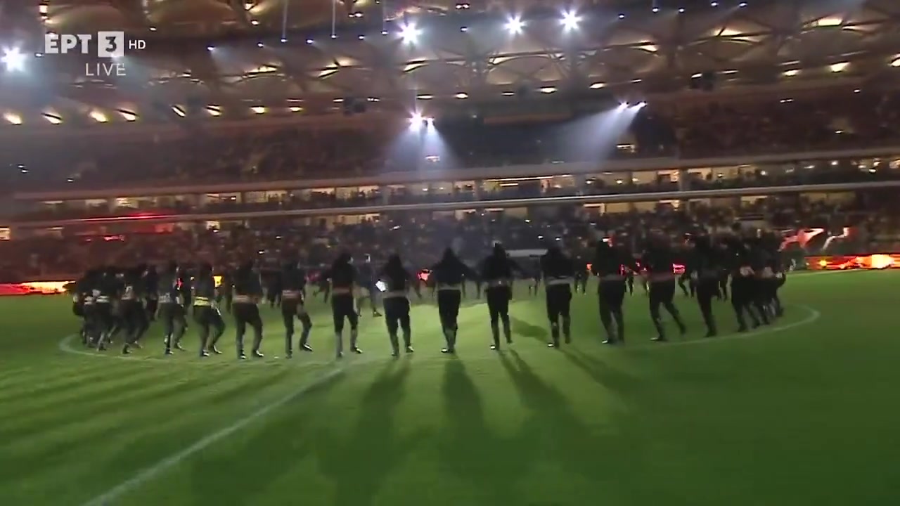 AEK, Ayasofya isimli yeni stadını açtı; olaylar yaşandı