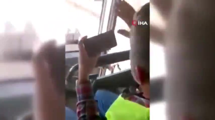 Deprem bölgesine işçi taşıyan şoför, kızının nikahına katıldı