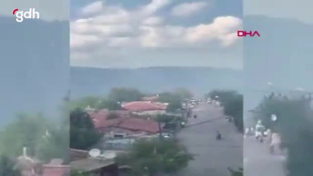 İstanbul Sultangazi Kent Ormanı'nda yangın çıktı