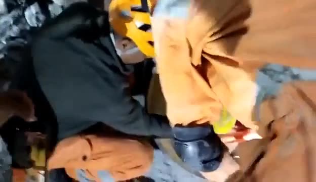 Uttarakhand'da çöken tüneldeki 41 işçi kurtarıldı