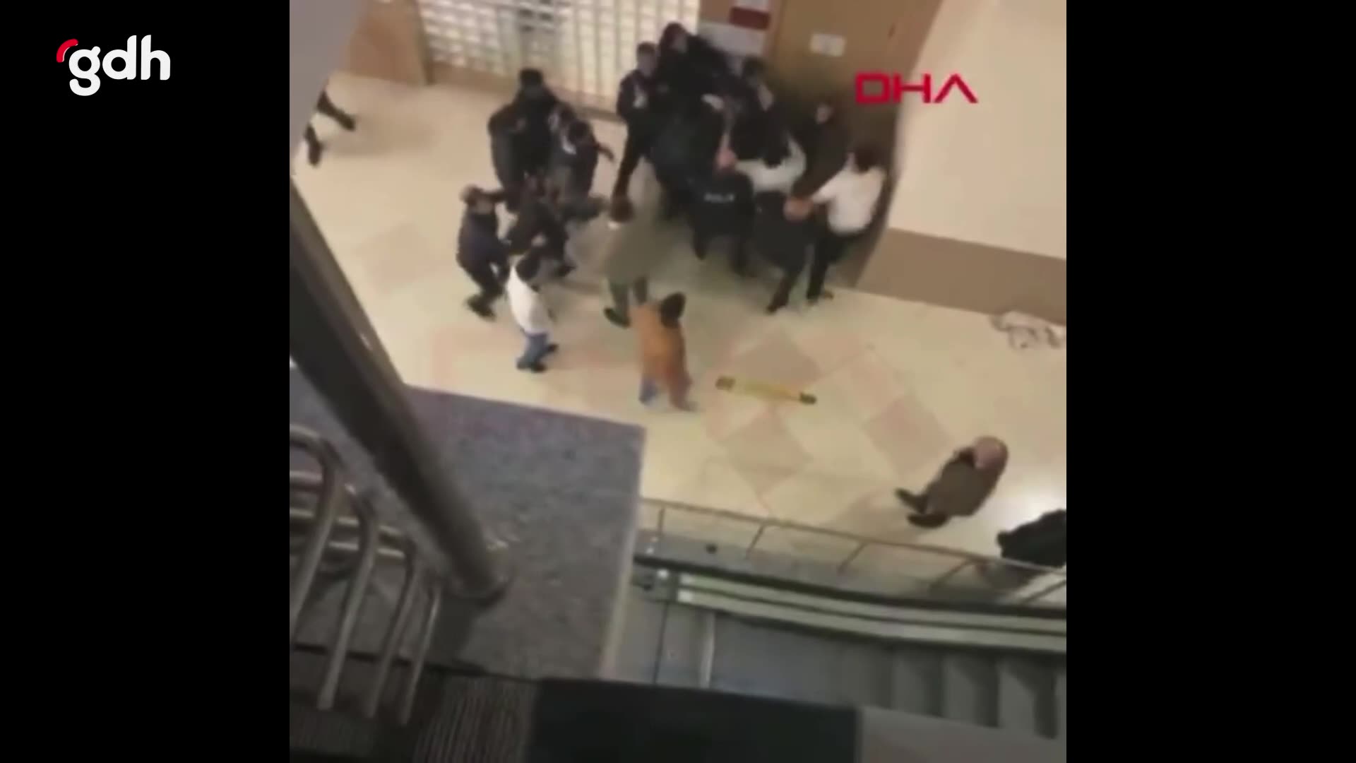 Pendik'teki duruşmada alacak meselesi yüzünden kavga çıktı