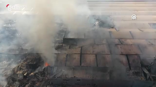 Bursa'da 10 fabrikayı kül eden yangın, 7 saatte kontrol altına alındı