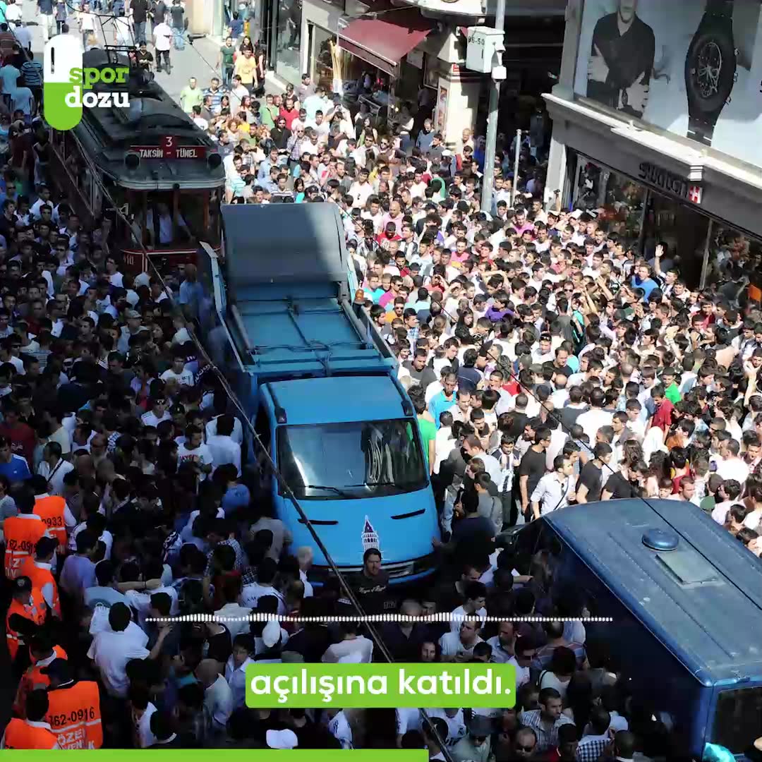 Ronaldo'nun Taksim'deki AVM açılışında izdiham yaşandı