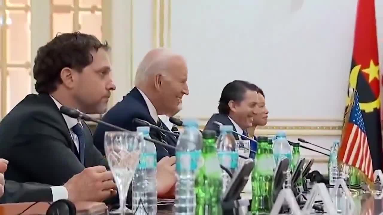 Biden, Angola'da oğlunu affedişine gülümseyerek yanıt verdi