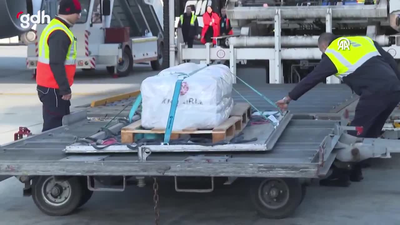 Ferdi Tayfur'un cenazesi Antalya'dan İstanbul'a getirildi