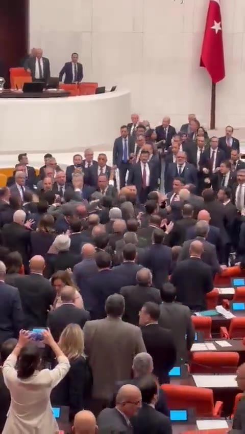 Bütçe konuşmasında milletvekilleri arasında gerginlik yaşandı