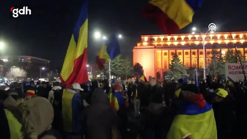 Bükreş'te onbinler seçimlerin iptalini protesto etti