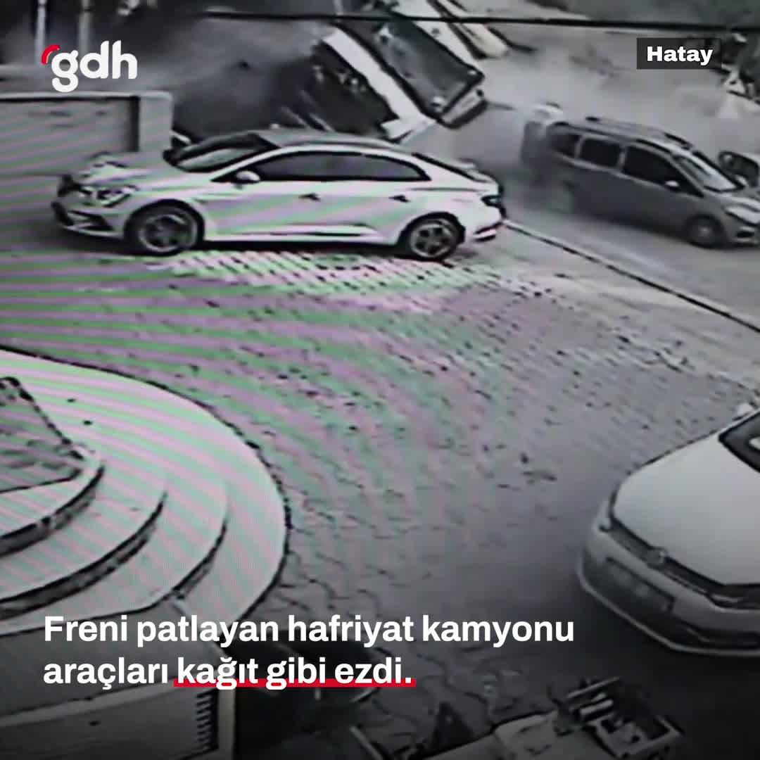 Hatay'da freni patlayan kamyon 9 aracı ezdi