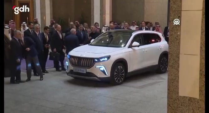 Erdoğan, Veliaht Prens Selman'a Pamukkale beyazı Togg hediye etti