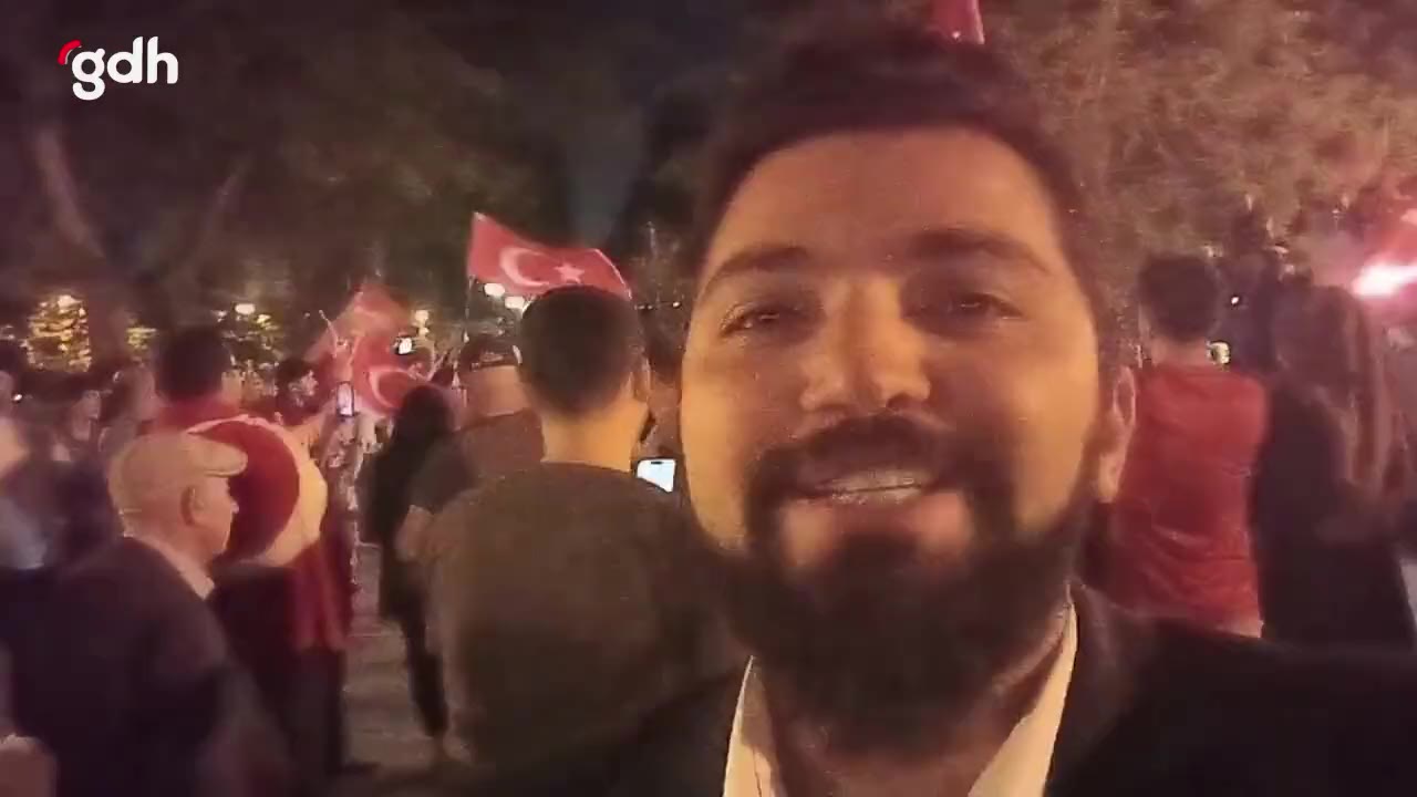 Azerbaycan'da Erdoğan'ın seçim zaferi Türkiye Büyükelçiliği'nde kutlandı