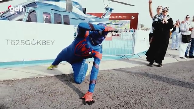 İzmirli Örümcek Adam, TEKNOFEST'te kahramanlarla buluştu!