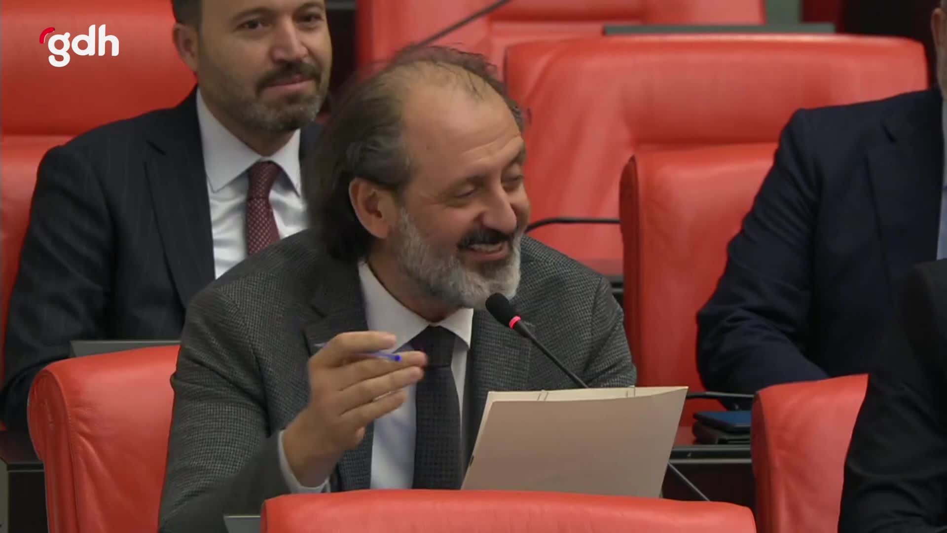 Yücel Arzen Hacıoğulları'ndan Suavi'ye "Çav Villa" tepkisi