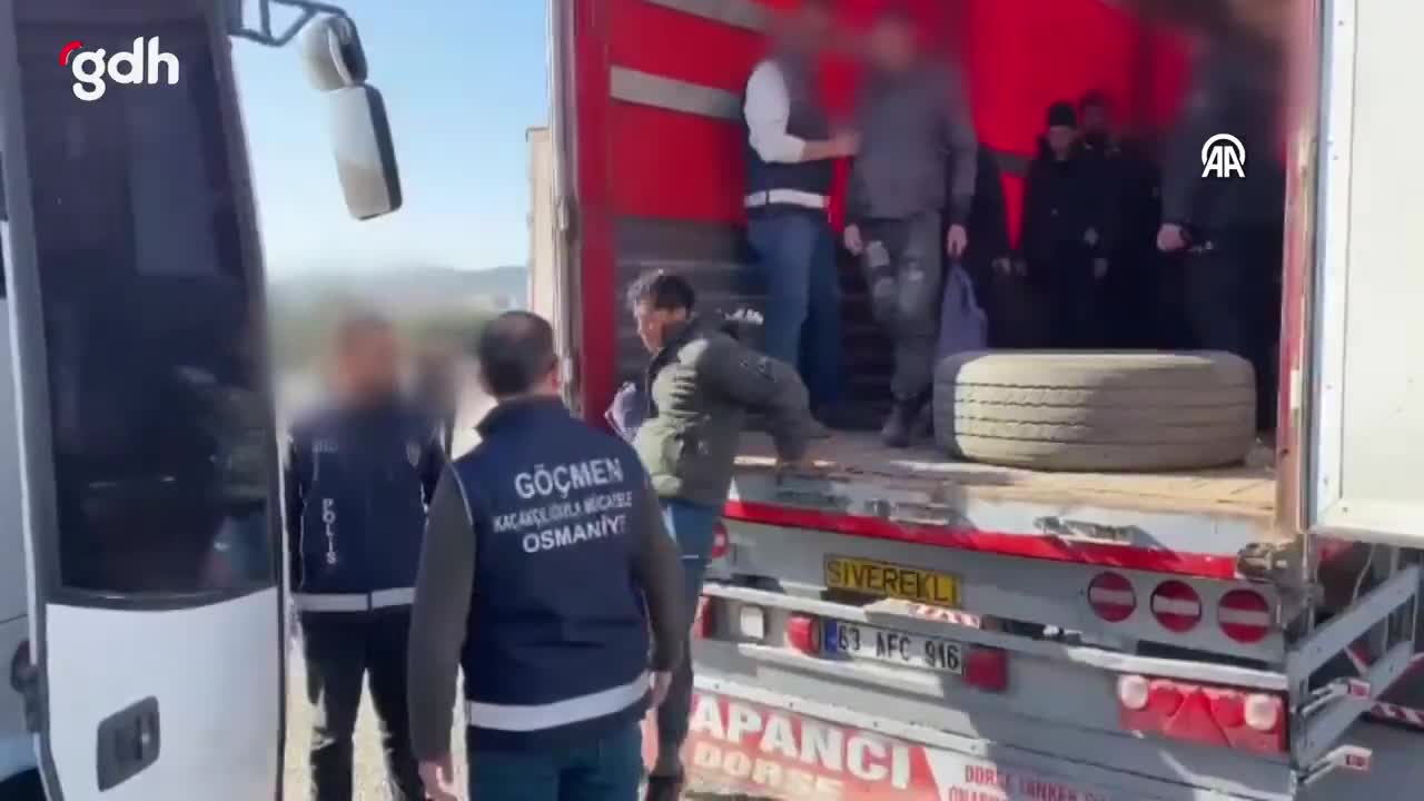 Osmaniye'de 39 düzensiz göçmen yakalandı, 2 insan kaçakçısı tutuklandı
