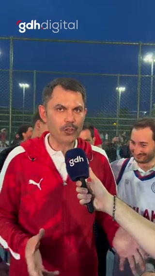 Murat Kurum, genç sporcularla basketbol oynadı