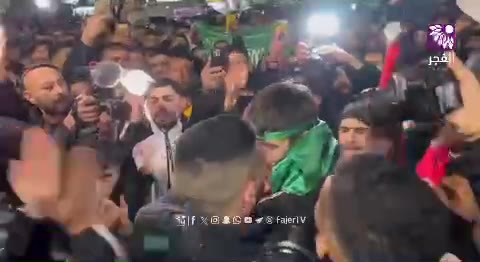 Özgürlüğe kavuşan oğluna sarılan anne: Hamas'a feda olsun
