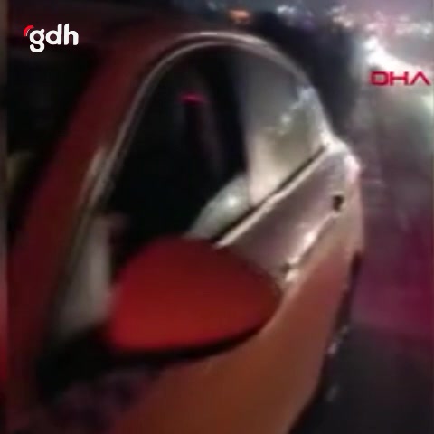 Esenyurt'ta taksi şoförü kaldırımdan scooter sürücüsüne çarptı