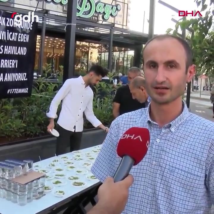 Adana'da 40°C'de klimanın 121. yılı anısına tatlı dağıtıldı