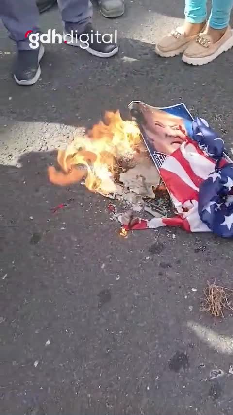 Panamalılar, Trump'ın Panama Kanalı açıklamalarına protesto düzenledi