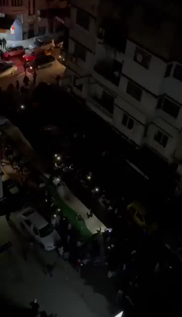 Lazkiye'de halk, Suriye güvenlik güçlerine destek için sokakta