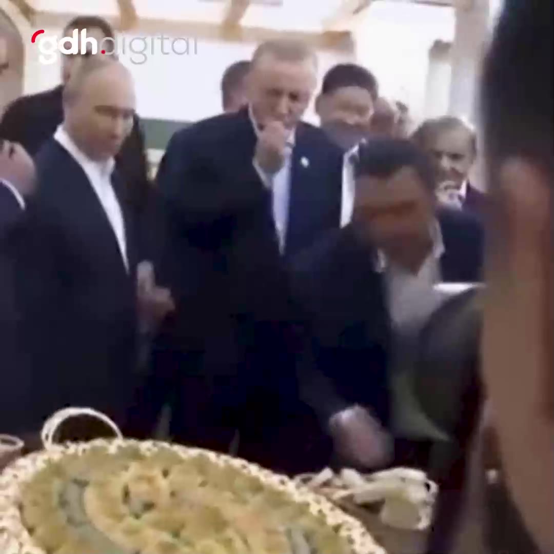 Şanghay Zirvesi'nde Başbakan Şerif'in poz anı gündem oldu
