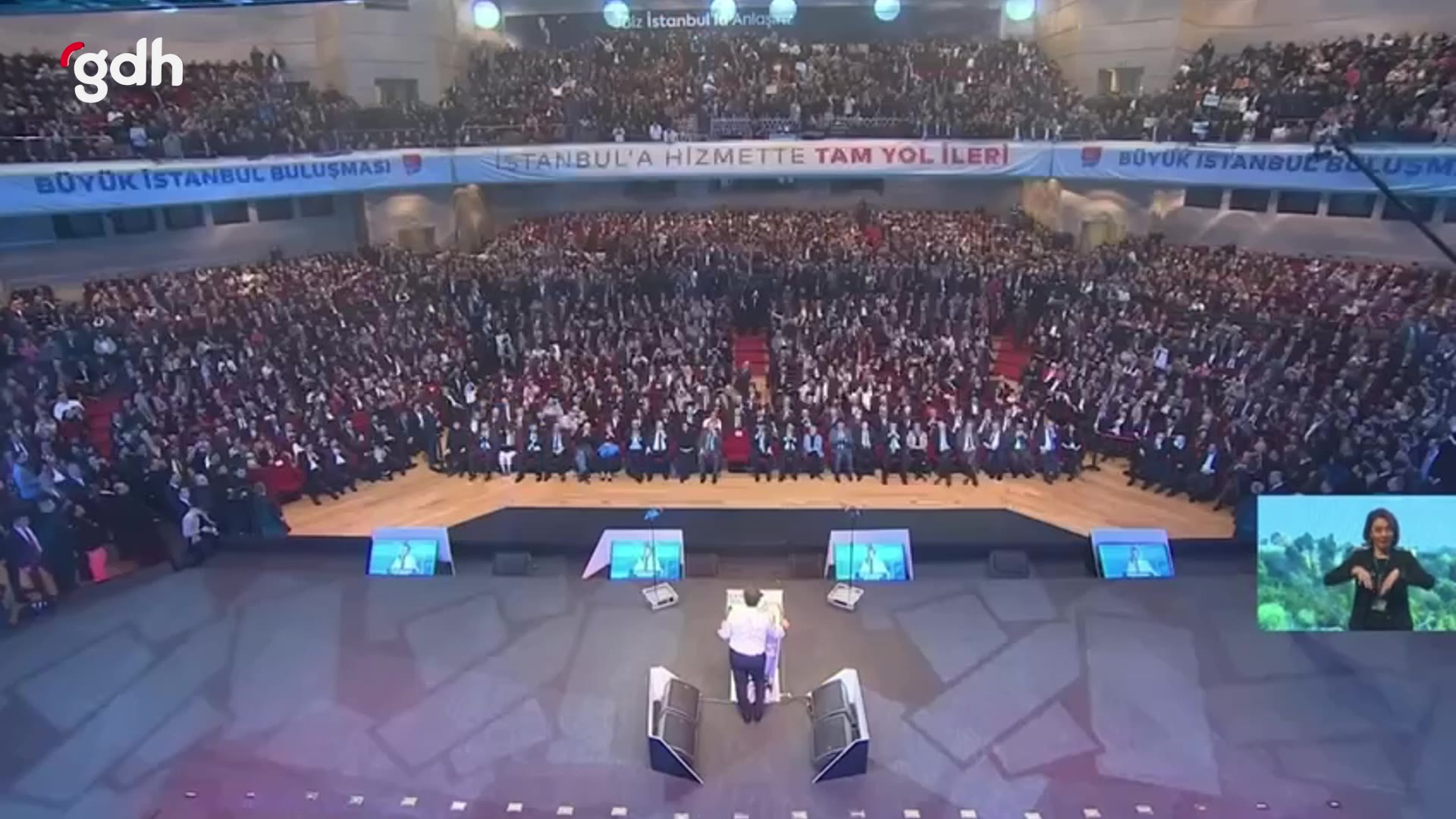 İmamoğlu, "Ceketini çıkar kollarını sıva" dedi, ceketini çıkardı