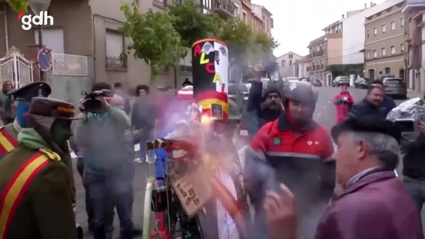 Ibi'deki Enfarinats Festivali'nde savaş teması canlandırıldı