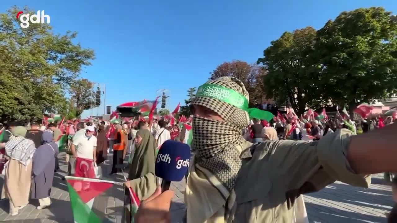Müslümanlar tek bir vücut; Türk Milleti ayağa kalkıyor