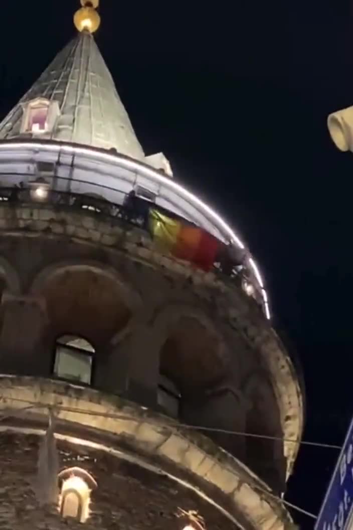 Galata Kulesi'nde LGBT provokasyonu, güvenlik müdahale etti