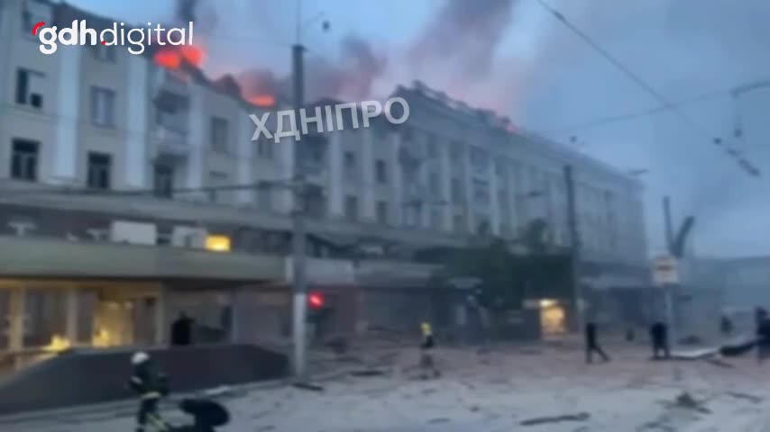 Rusya'nın Dnipro'ya düzenlediği saldırıda 2 çocuk da dahil 8 ölü