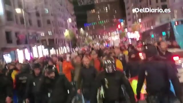 İspanya'da af müzakereleri binlerce kişiyle protesto edildi