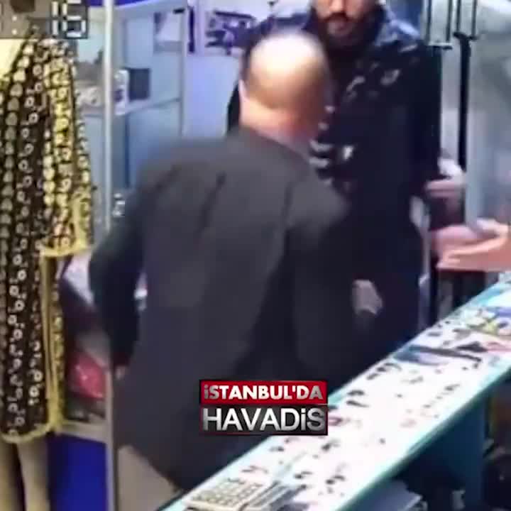 Beyoğlu'nda adam 523 bin TL'lik senedi yutunca şikayet edildi