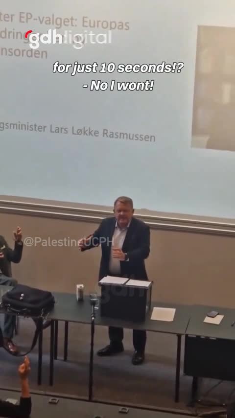 Öğrenciler Danimarka Dışişleri Bakanı'nı protesto etti